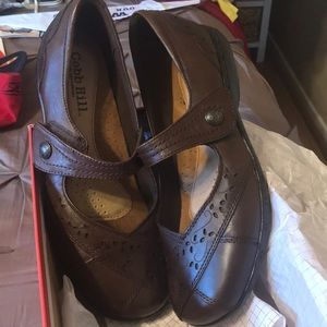 Brown Mary Jane shoe with Velcro closure